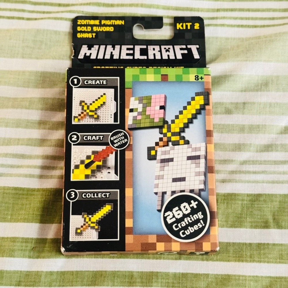 Minecraft Kit 2 Zombie Pigman Gold Sword Ghast Crafting Cubes 2014